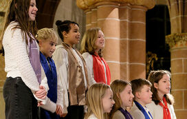 Weihnachtliche Klänge im Fritzlarer Dom berühren Herzen – Adventskonzert der Ursulinenschule 